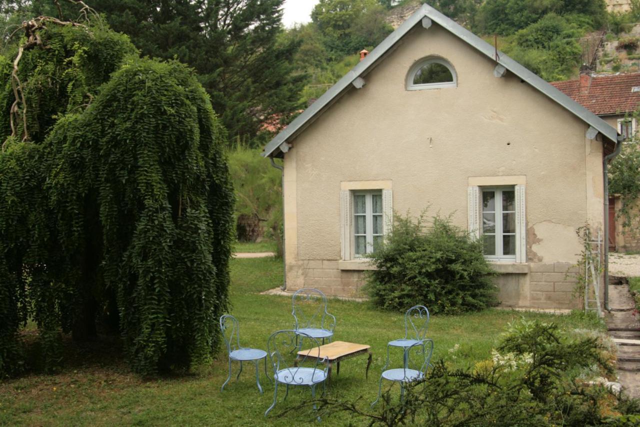 Domaine Des Douves Bed & Breakfast Ancy-le-Franc Exterior photo